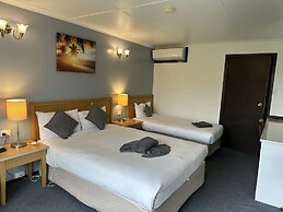 Statesman Motor Inn