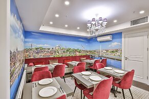 9 Doors Hotel