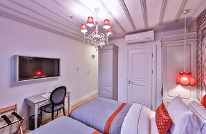 9 Doors Hotel