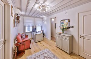 9 Doors Hotel