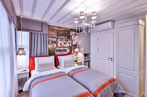 9 Doors Hotel