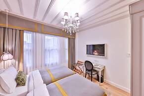 9 Doors Hotel