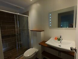 Moana Breeze Eco Lodge