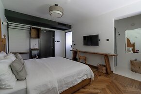 To Be Social House