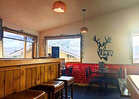 Cozy Corner Motel & Restaurant