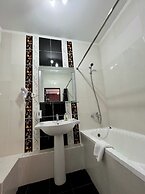 Iris Hotel