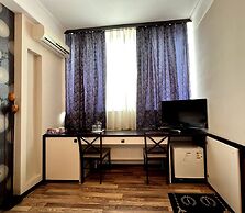 Iris Hotel