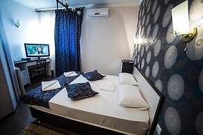Iris Hotel