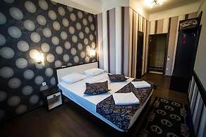 Iris Hotel