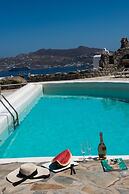 Elegant villa with ocean views & 2 pools