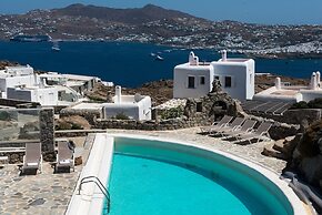Elegant villa with ocean views & 2 pools