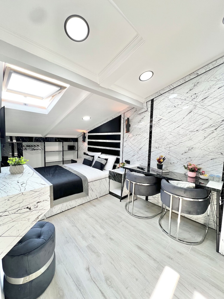 Taksim Larissa Hotel