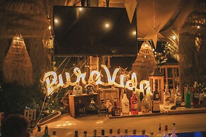 Zulu Surf Hotel