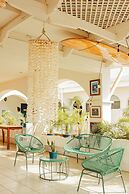 Zulu Surf Hotel