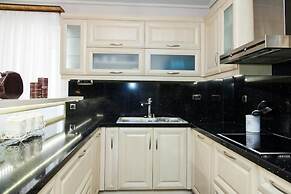 Elegant & Spacious  Apt. with Sea View