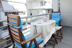 Elegant & Spacious  Apt. with Sea View