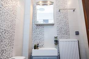 Elegant & Spacious  Apt. with Sea View