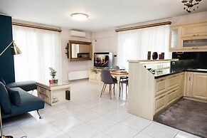 Elegant & Spacious  Apt. with Sea View