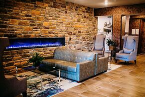 Cobblestone Hotel & Suites - International Falls