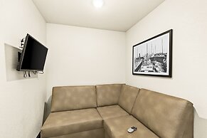 Cobblestone Hotel & Suites - International Falls