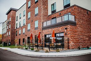 Cobblestone Hotel & Suites - International Falls