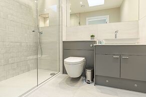Celador Apartments - Bond House