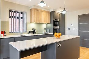 Celador Apartments - Bond House