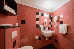 The Walled off Hotel Paris