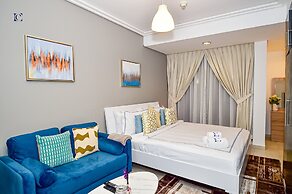 LZZ - Furnished Studio with Balcony