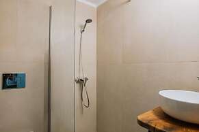 Suru Hotel & Restaurant