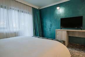 Suru Hotel & Restaurant