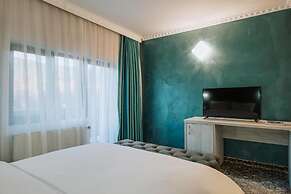 Suru Hotel & Restaurant
