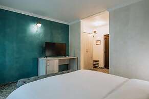 Suru Hotel & Restaurant