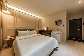 Brown Dot Hotel
