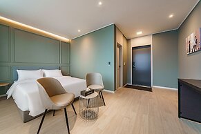 Brown Dot Hotel