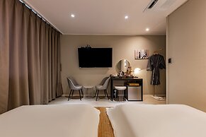 Brown Dot Hotel