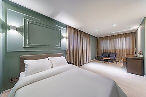 Brown Dot Hotel