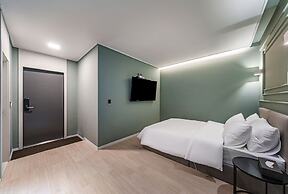 Brown Dot Hotel
