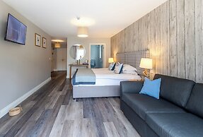 Beach House Hotel