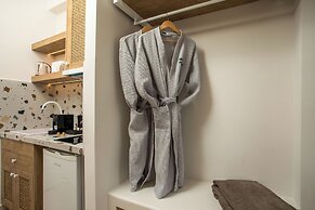 Stay Helios - Aparts & Pool Suites