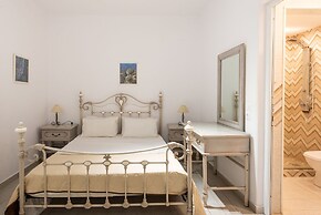Maroulinas View Studios & Apartments