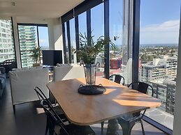 Top Floor Stunning Views