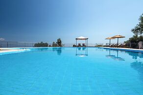 Hilltop Resort