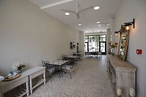 No 10 Hotel