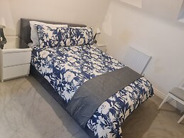 Stunning 3-bed House in Wolverhampton
