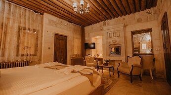 Serenus Cave Suites