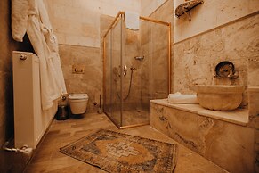 Serenus Cave Suites