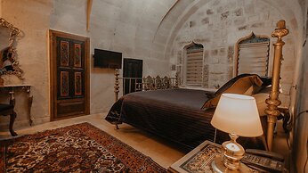 Serenus Cave Suites