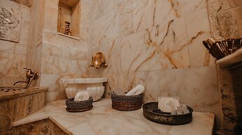 Serenus Cave Suites
