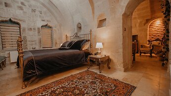 Serenus Cave Suites